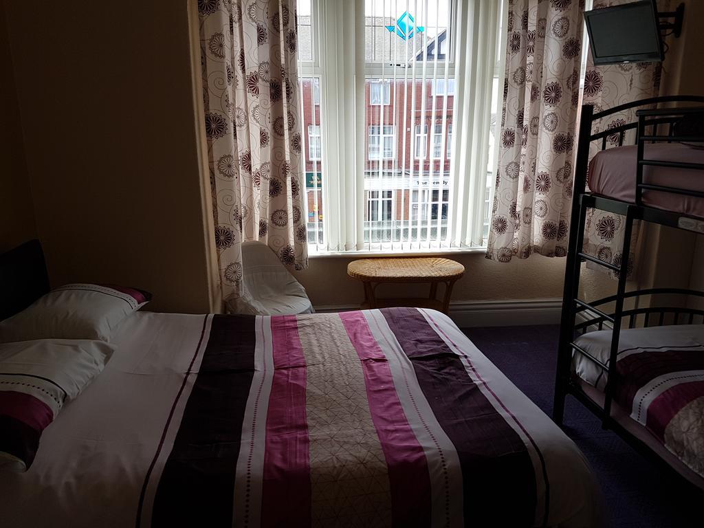 Kings Court Families & Couples Bed & Breakfast Blackpool Exterior photo