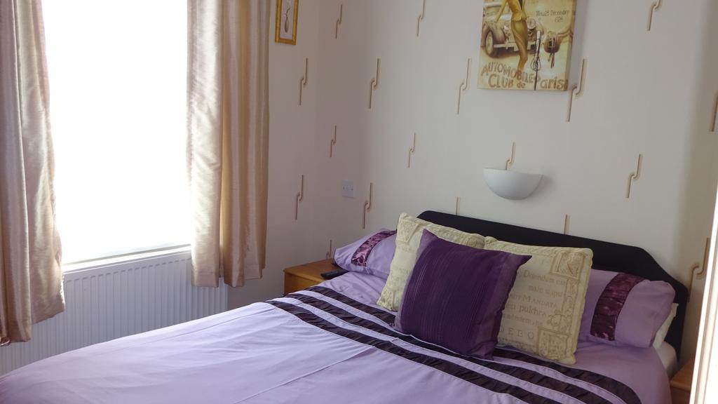 Kings Court Families & Couples Bed & Breakfast Blackpool Exterior photo