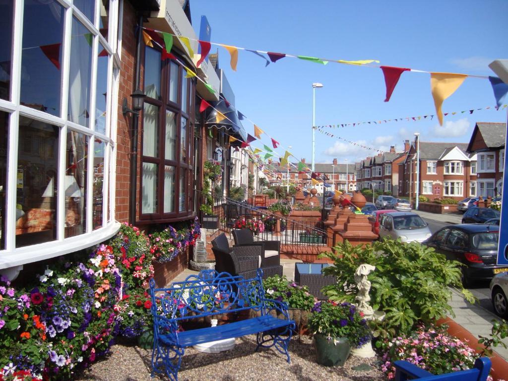 Kings Court Families & Couples Bed & Breakfast Blackpool Exterior photo